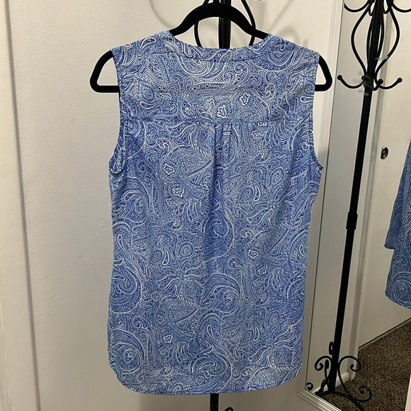 Chaus Sleeveless Top in Blue Paisley - Picture 5 of 6